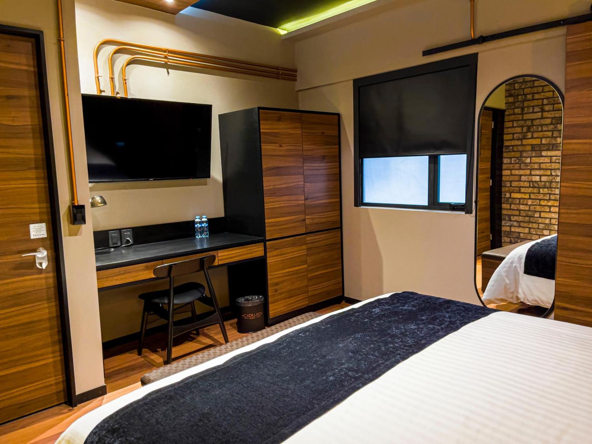 Deluxe King Suite